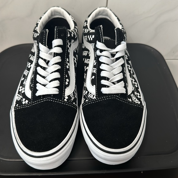 Vans Old Skool Sneakers - Picture 2 of 11